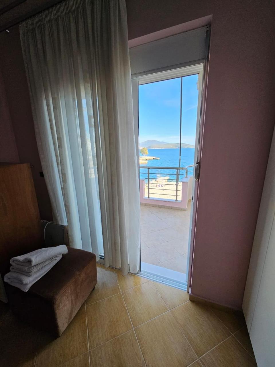 Leon Sea View Apartment Sarandë Exterior foto