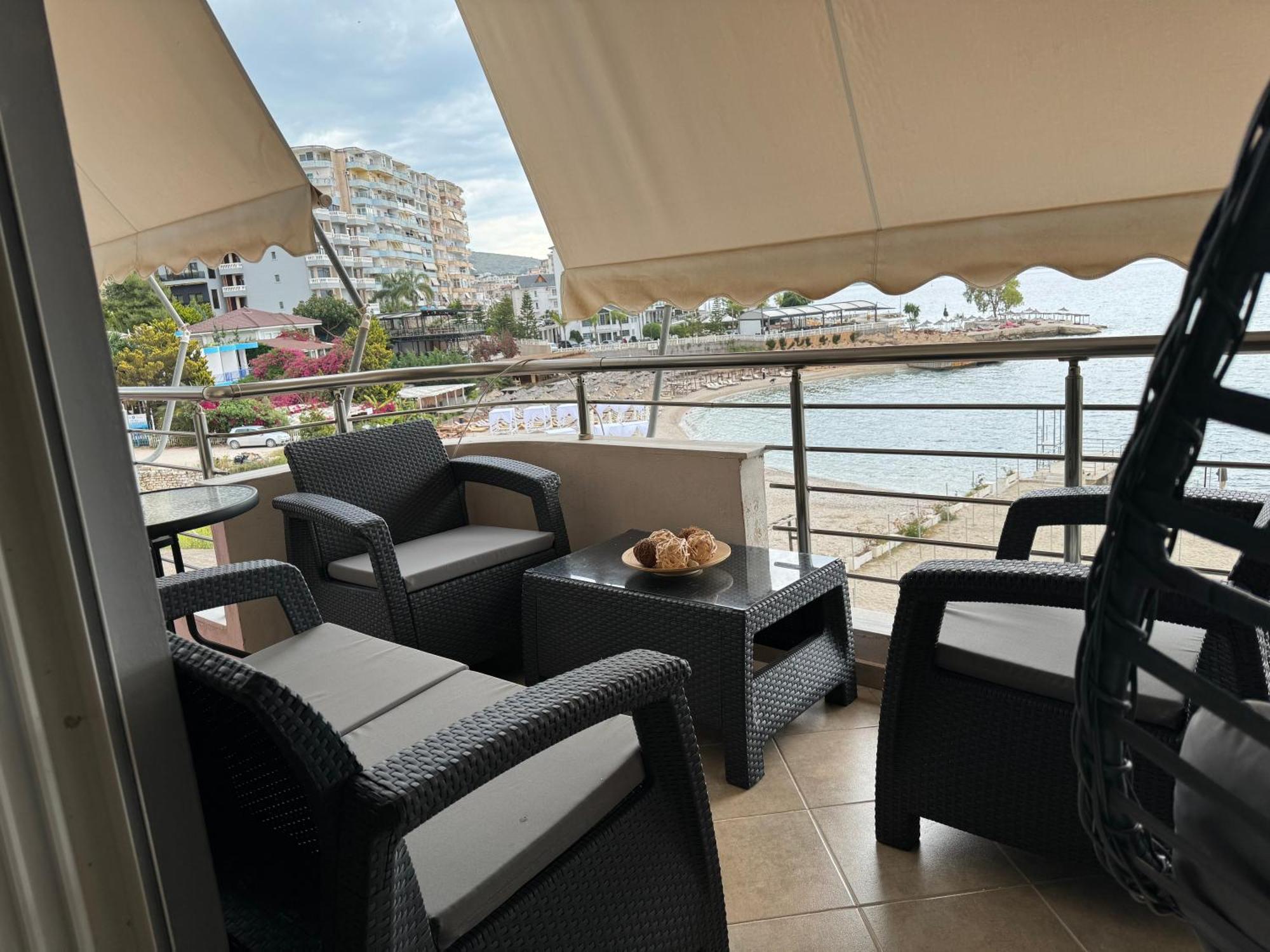 Leon Sea View Apartment Sarandë Exterior foto