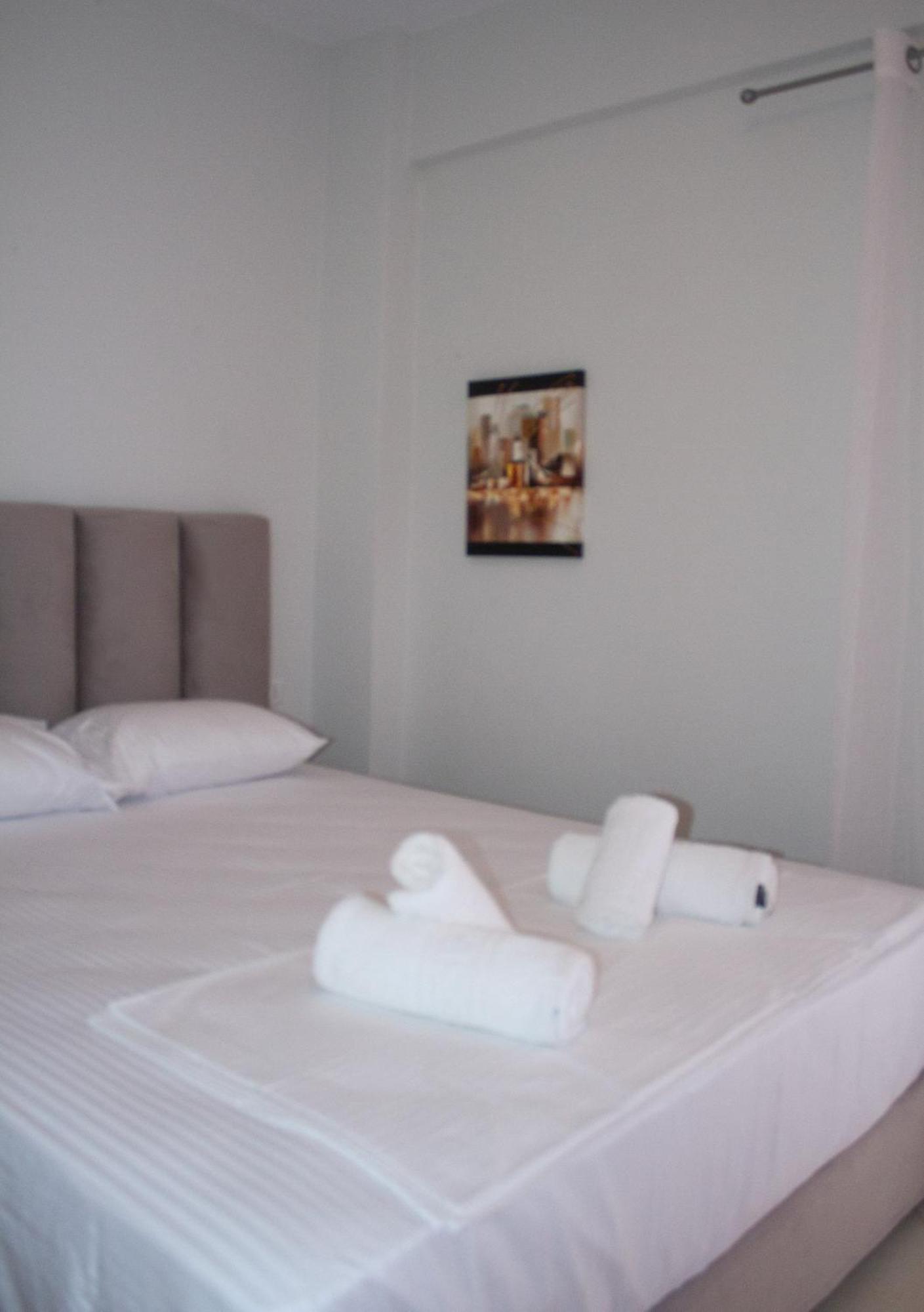 Leon Sea View Apartment Sarandë Exterior foto